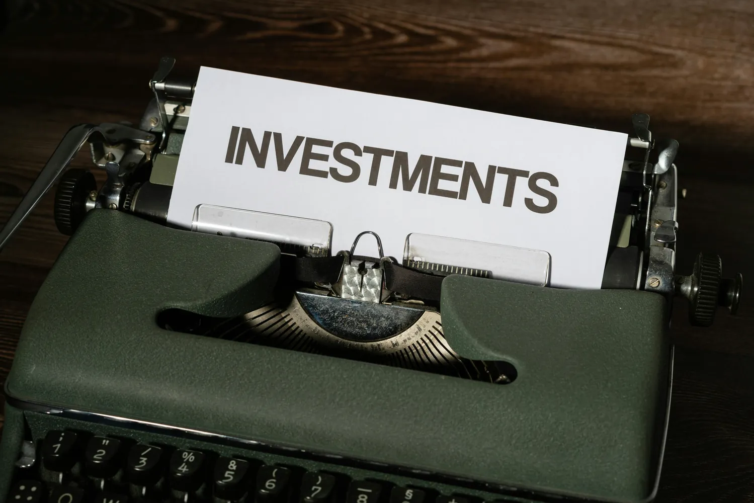 Decoding Investment Choices: Understanding Advisors and Self-Investing Options