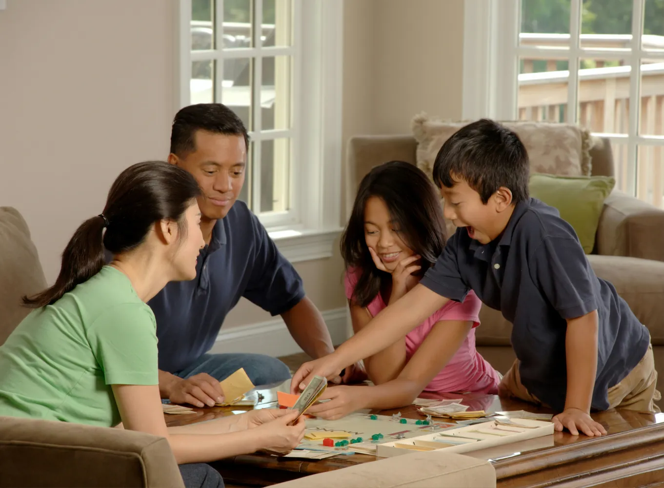 How Families Can Develop a Tailored Savings Strategy Together